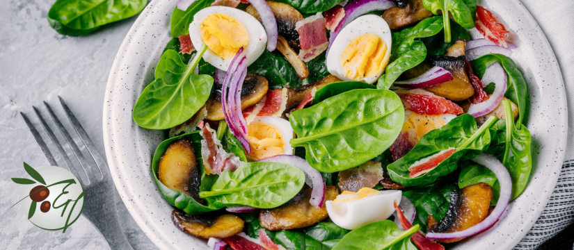 salad with eggs and bacon